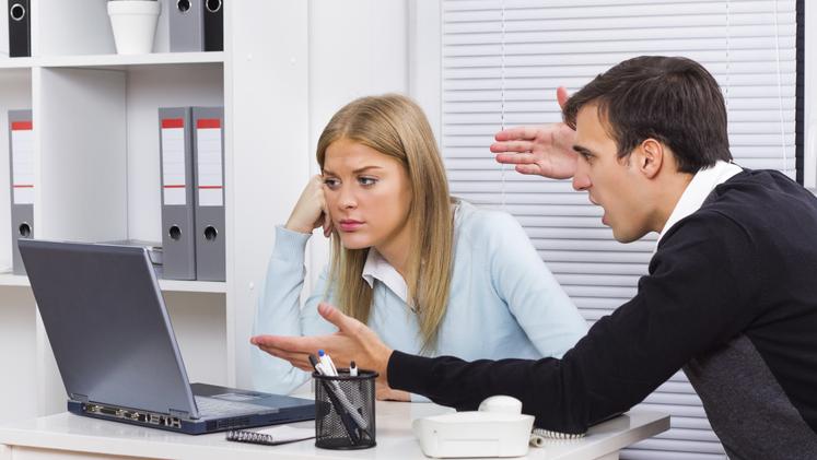 Ali zaposleni lahko zavrnejo šefa, ki zahteva nadurno delo?