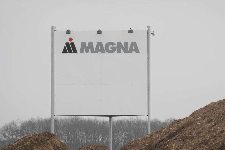 Magna še ne bo zagnala strojev v Hočah