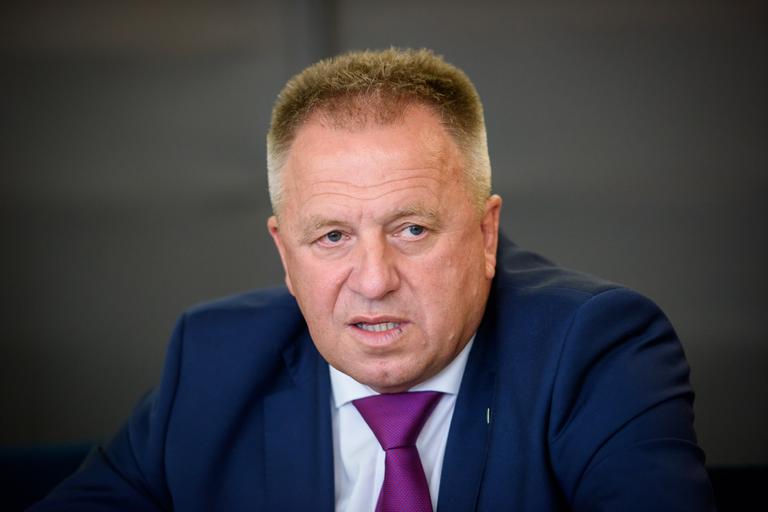 Počivalšek: zaradi koronavirusa se bo letošnja gospodarska rast prepolovila