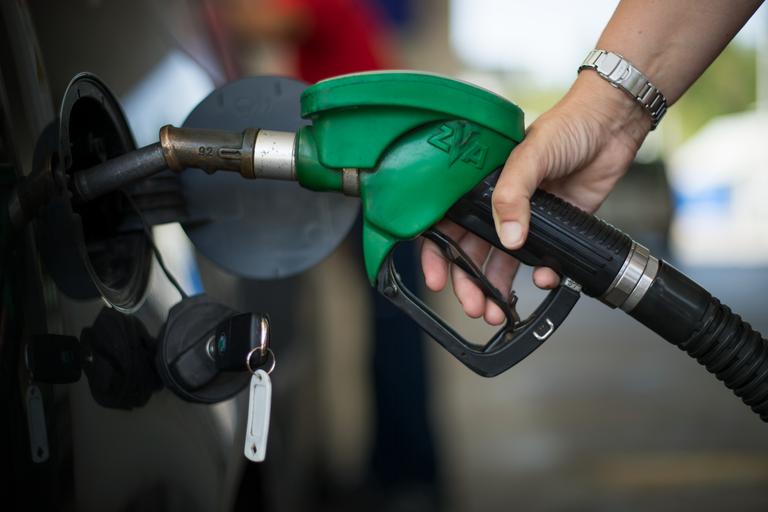 Cene ostajajo enake: bencin in dizel še vedno po evro na liter