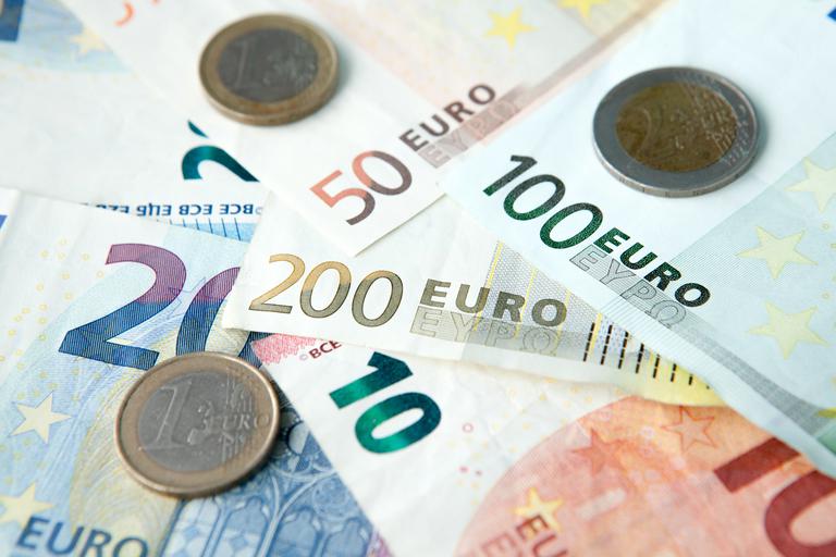 Vlada še ni sprejela podrobnejših pravil glede državnih poroštev za kredite