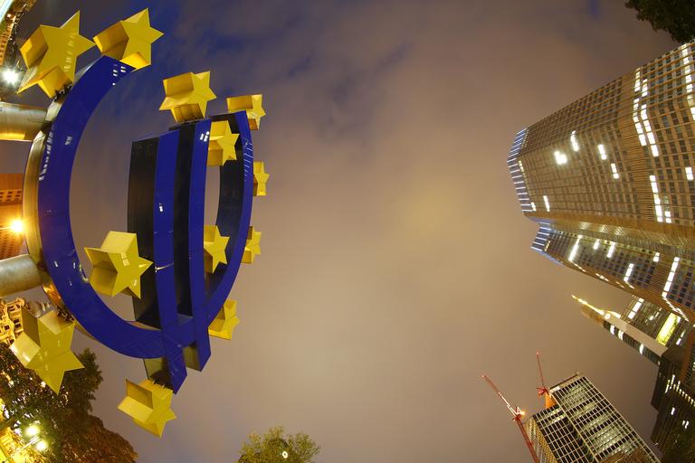 Banke so si danes pri ECB izposodile rekordnih 1.300 milijard evrov