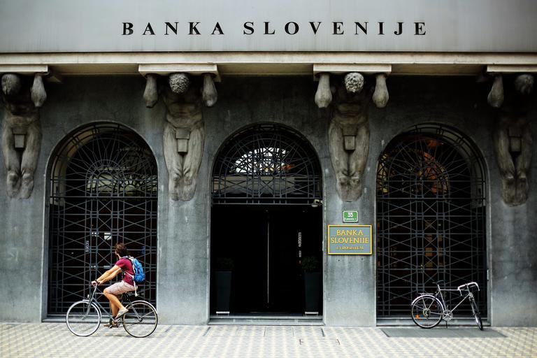 Dobiček bank v Sloveniji je strmoglavil