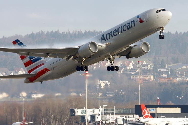 Ameriške letalske družbe na čakanje pošiljajo več deset tisoč zaposlenih