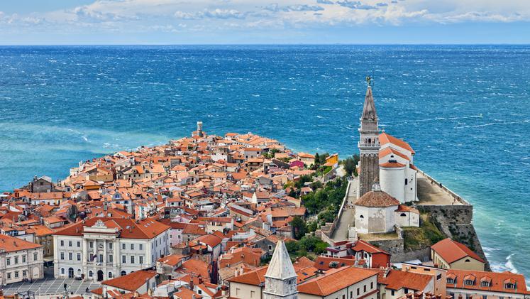 TOP 10 občin z največ unovčenimi turističnimi boni 