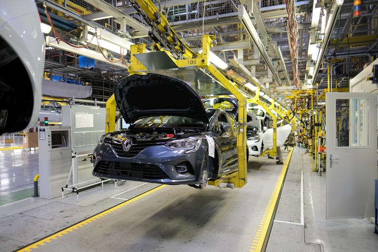 Krhka avtoindustrija? V Revozu odgovarjajo z novo linijo. 