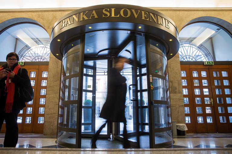 Banka Slovenije poslabšala napoved gospodarske rasti