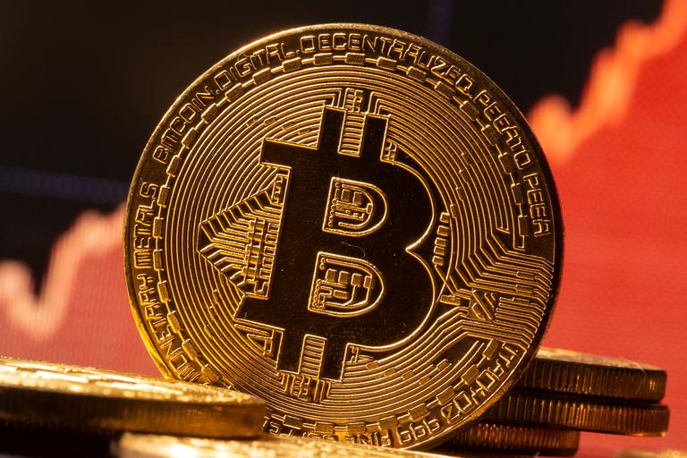 Bitcoin prvič presegel 50 tisoč dolarjev