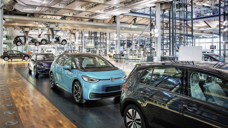 VW bo gradil šest novih tovarn, priložnost za Slovenijo?
