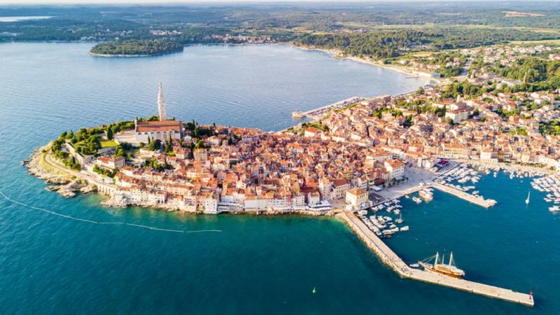 Hrvaški turizem v težavah: primanjkuje jim 35 tisoč delavcev