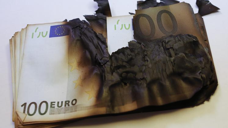 Razvrednotenje denarja: Evro spet pod vrednostjo enega dolarja