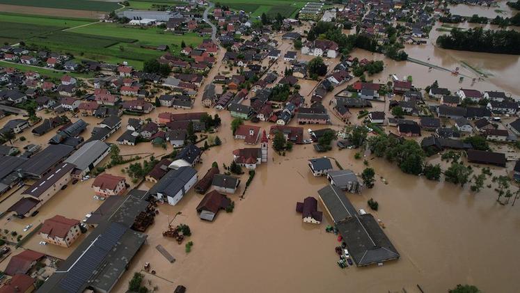 Prizadeti v poplavah lahko upravičeni tudi do izredne denarne socialne pomoči