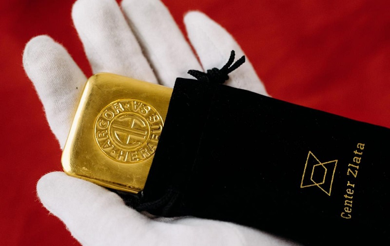 Cena podira rekorde, vlagatelji žanjejo dobičke - razkrivamo najboljše mesto za vlaganje v zlato