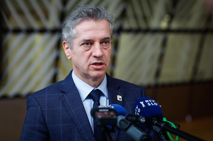 Golob: Božičnica bo, o višini se pa lahko pogovarjamo