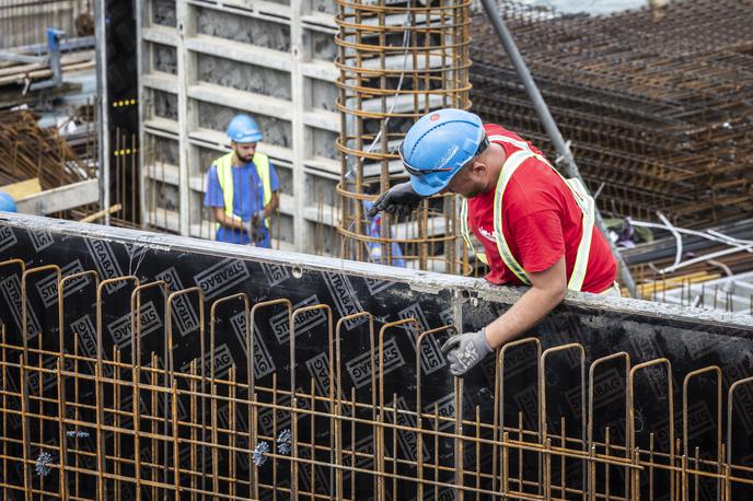Znano je stanje v industriji, gradbeništvu in trgovini
