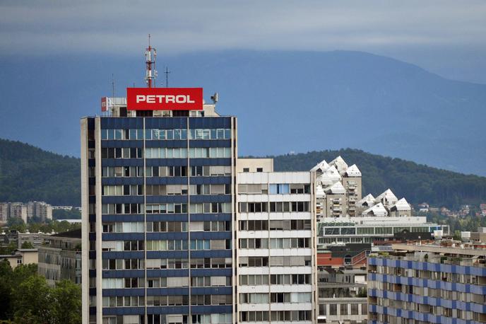 Delničarjem Petrola letos več, v ozadju spor z državo