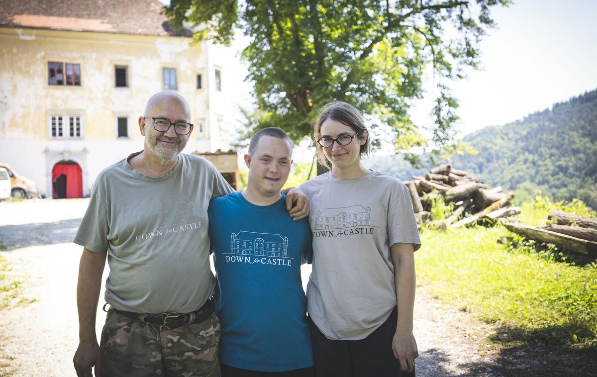 Kupili so propadajoči dvorec in začeli uresničevati družinske sanje: 