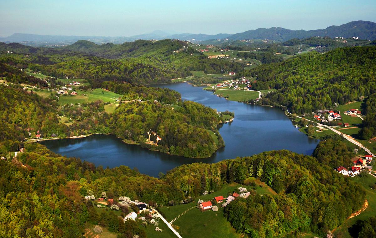 Bi imeli svoje jezero? Slivniško je naprodaj za več kot šest milijonov evrov.