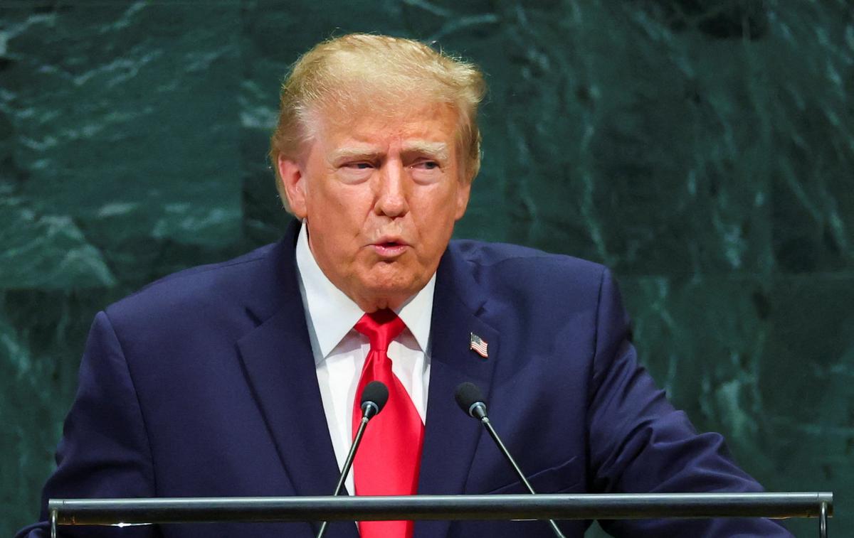 Trump želi AI preimenovati v SI. Sledil je naval na slovenske domene.
