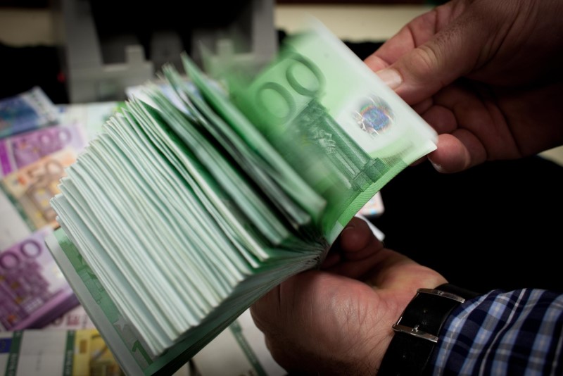 Kdo je oktobra zaslužil največ?