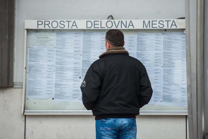 Prvi mesec več kot 124 tisoč brezposelnih