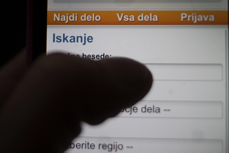 Iskanje službe na kavi, vlaku, stranišču ali v postelji