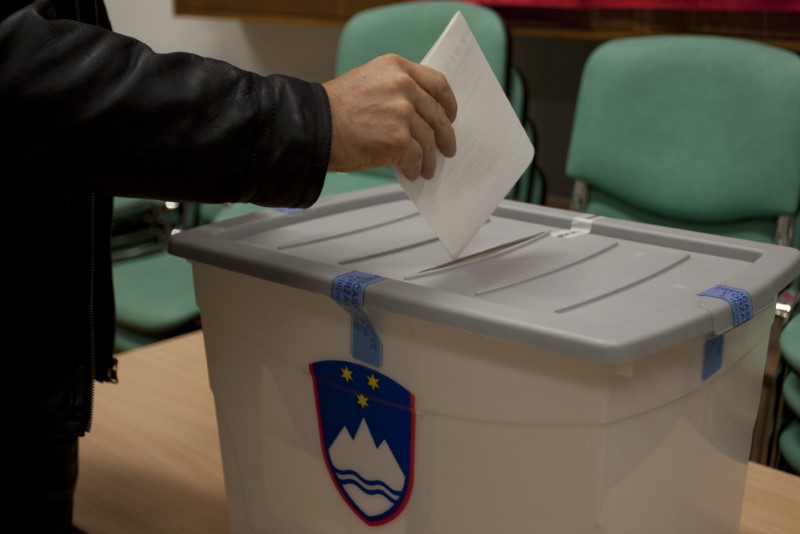 Čigavi volivci podpirajo prodajo stoletja?