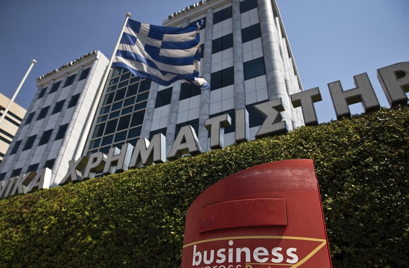 Iz atenske borze v nekaj urah izpuhtelo 10 milijard evrov