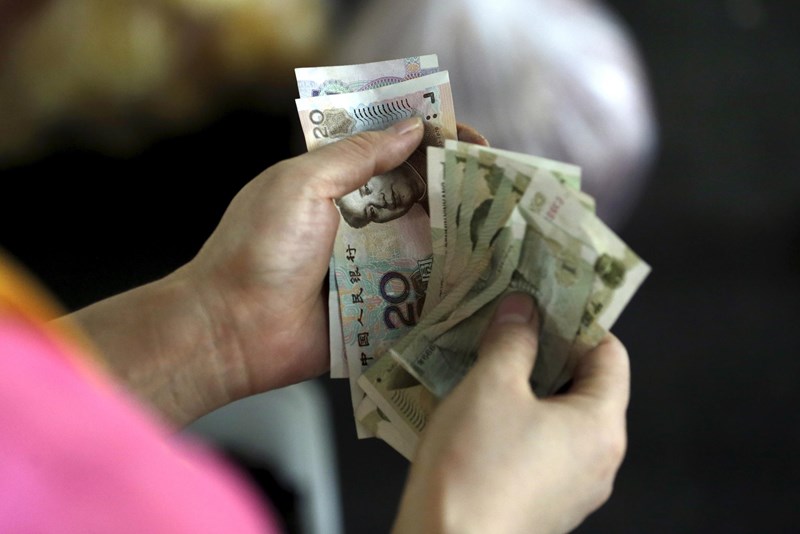 Kitajska že tretji dan zapored devalvirala juan