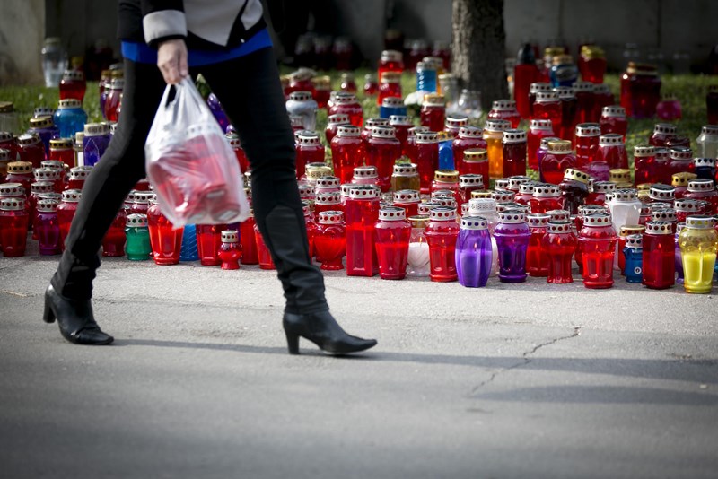 Slovenci kupimo vse manj sveč, podjetja rast iščejo v tujini