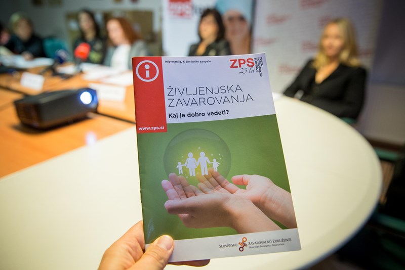 Potrošniki o zavarovanjih vedo premalo in podpisujejo prehitro
