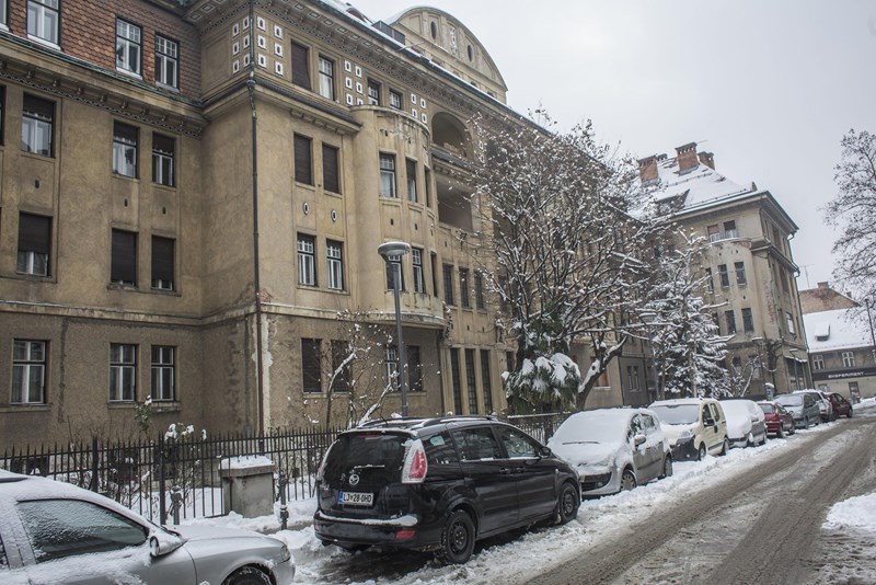 Katere priložnosti na dražbah nepremičnin ta mesec ne smete izpustiti?