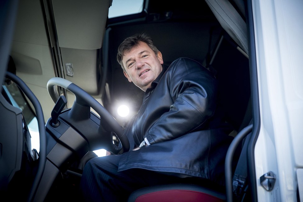 Kadrovski vrtiljak: kdo so kandidati za dobro plačane državne službe
