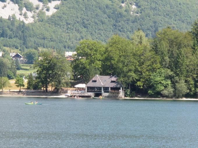 Bohinjski župan je prelisičil državo in na ženo prepisal pol občinskega lokala