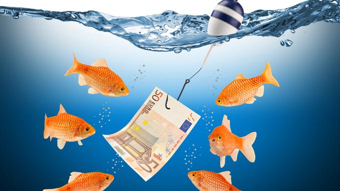 Velike finančne ribe gredo nad majhne: Vročica s prodajo slovenskih vzajemnih skladov