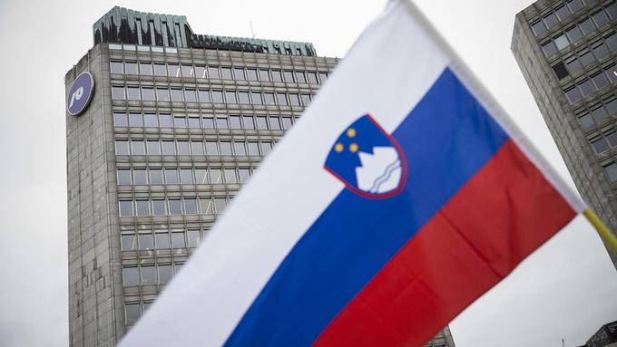 Bankirji največjih bank na kadrovskem vrtiljaku
