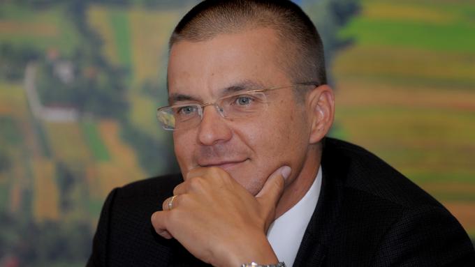 Šef Hita na ruleti: bo padel ali ne?
