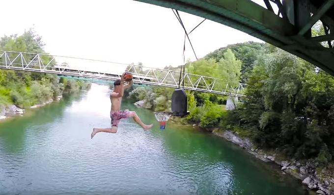 Prosta delovna mesta: Dunking Devils, Iskraemeco, Httpool …