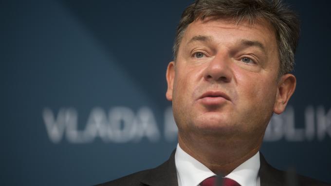 Ministru Gašperšiču samo še dva meseca časa za ...