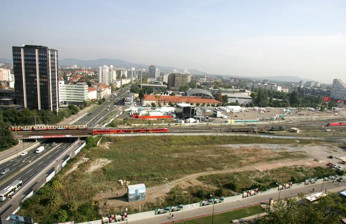 Naložbena ofenziva trgovcev na Ljubljano: koliko trgovin mesto še prenese?
