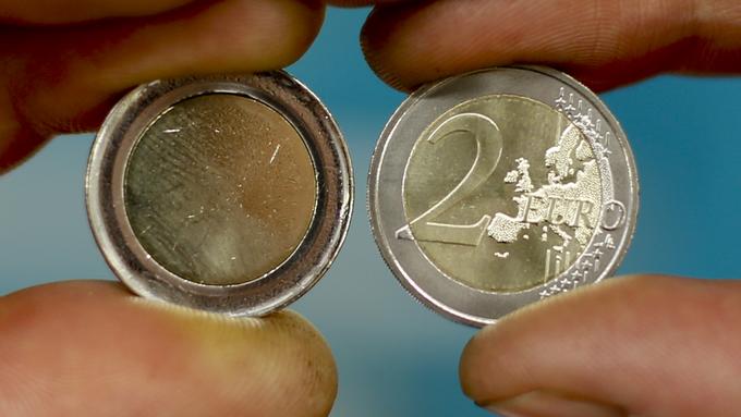 Koliko denarja ima pod palcem povprečni Slovenec