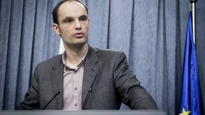 Razkrivamo: katerim bankirjem in politikom bodo brskali po transakcijskih računih